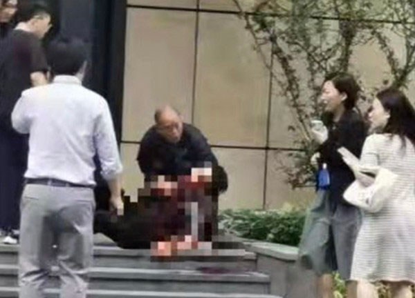 上海市政设计院副所长被割喉致死。