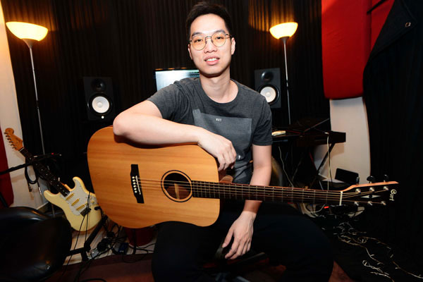 江亿佳创作的歌曲，经常在《Anugerah Juara Lagu》音乐盛典上获得奖项。