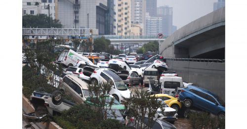 ◤郑州水灾◢ 被淹没郑州京广路隧道  约200辆车全拖出