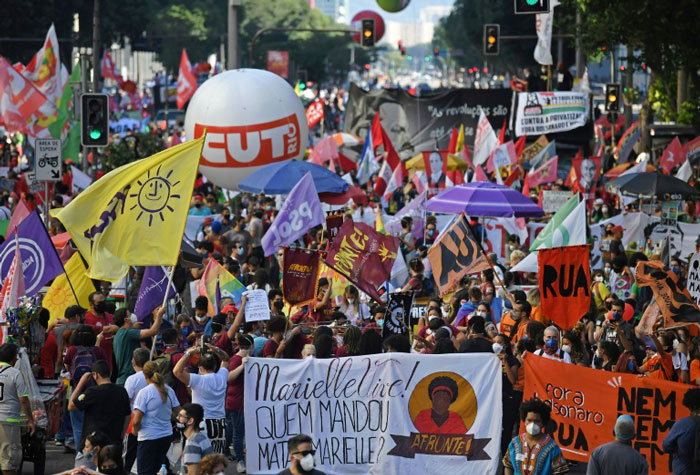 里约热内卢市中心24日的示威者。