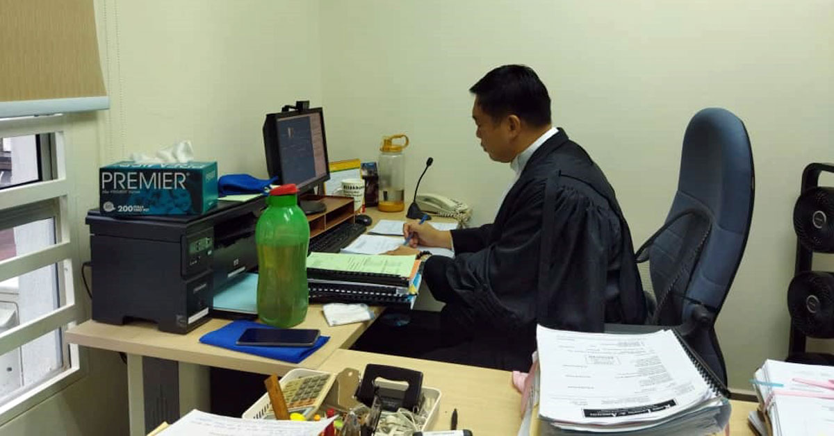 吴健南适应新常态，通过线上审讯盘问证人。