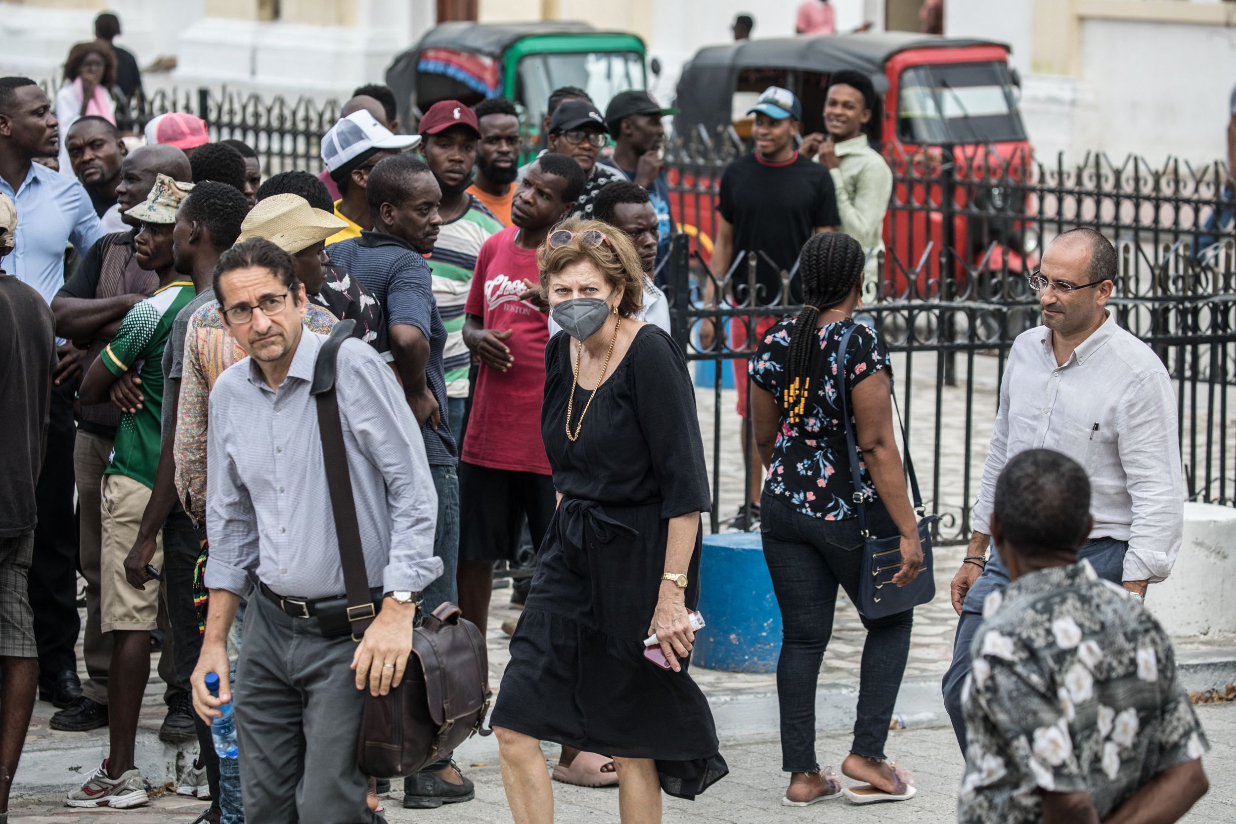 联合国特别代表团抵达海地角，准备出席莫伊兹的丧礼。（法新社）
