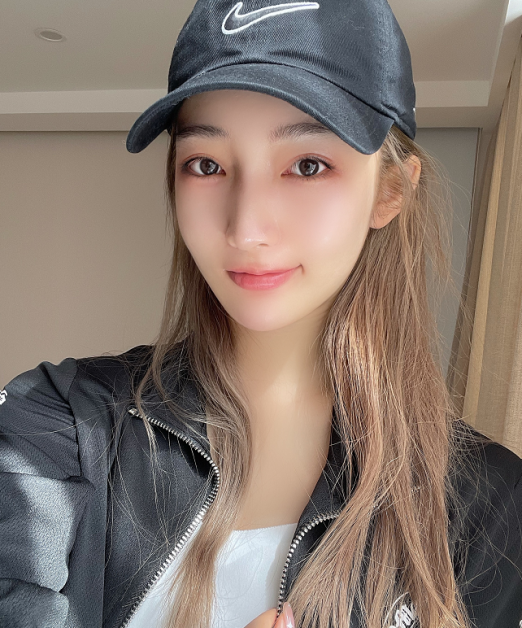 都美竹痛爆失身细节“喝到吐被送上吴亦凡床” | 中國報China Press