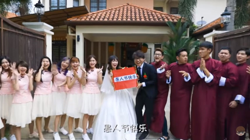 林尚进（右6起）Youtube点击率最高的其中一则影片，是在2018年和女网红琉佳配合愚人节拍摄假结婚影片，该影片观看人次突破420万次。
