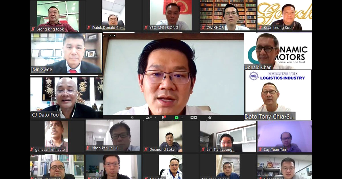 林万锋（中）在线上会议中聆听马来西亚商用车商协会的心声。