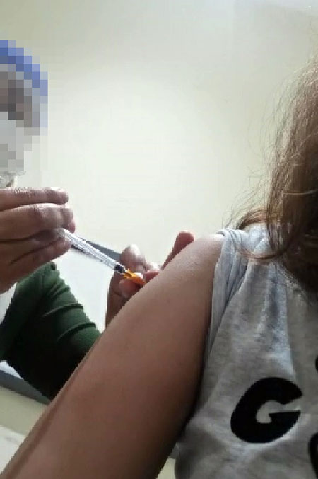 李雪琦在接受第2剂辉瑞疫苗后，处理所拍摄的视频时赫然察觉自己很可能被打空针。