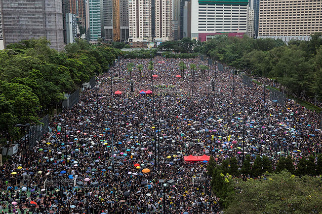 民陣2019年在香港維園舉辦的“反送中”遊行，出席人士達200萬人。 （法新社）