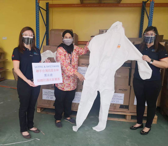 贾永婕捐助的2000件防护衣，已于14日转交给双溪大年苏丹阿都哈林医院。