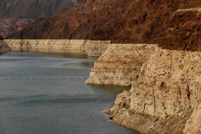 美国最大水库米德湖的水位创下历史新低，垦务局正式发布史上首次缺水与限水通告。（法新社资料照）