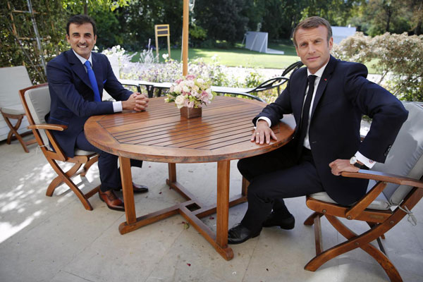 謝赫塔米姆(左)與法國總統馬克龍於2019年9月19日的合照。