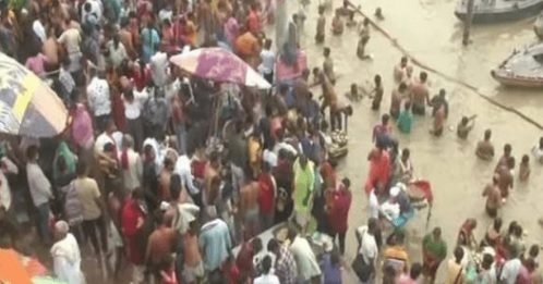 ◤全球大流行◢印度国民又朝圣 又来无罩泡恒河