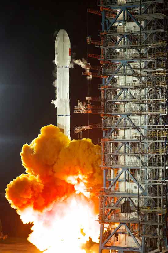 中国9日成功将中星9B卫星发射升空。（新华社）