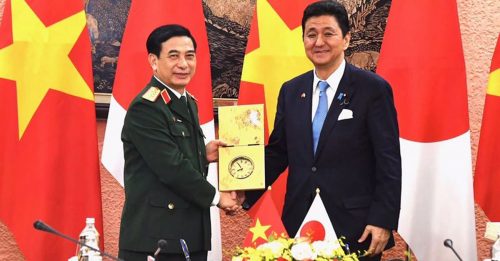 日防卫部长首访外国 与越南达成军售共识