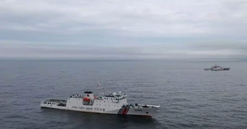 中国海警撞 日巡逻舰 称日本右翼 图登钓鱼台