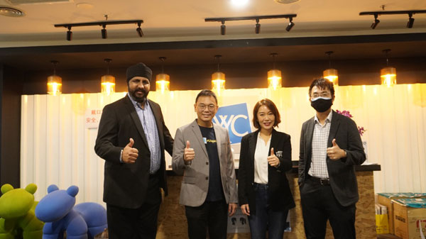 图为巴兰吉（左起）、YYC超越集团主席叶志超、总执行长拿汀叶欣向和约瑟夫在《生意要做大，股权要规划7.0》活动上的合影。