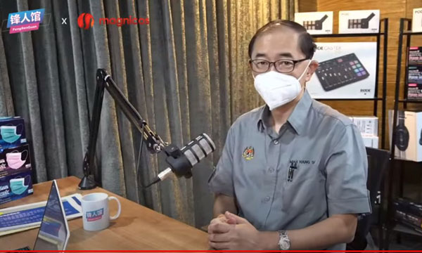 马汉顺做客“锋人馆”直播节目，谈及华社和教育课题。（取自“锋人馆”YouTube）