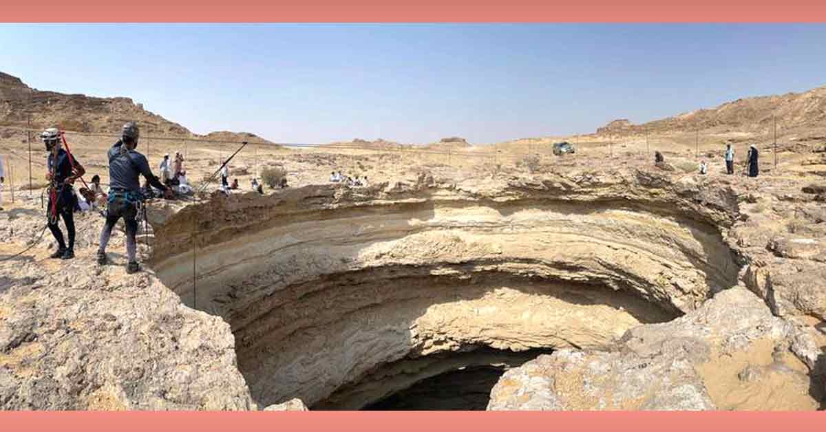 来自阿曼的洞穴探险队，日前首度进入西亚也门的巴豪特之井底部。（法新社）