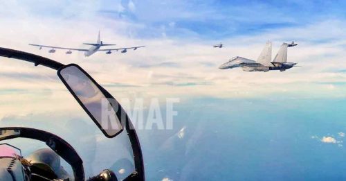 大马空军与美军B-52轰炸机 马六甲海峡上空联合演习