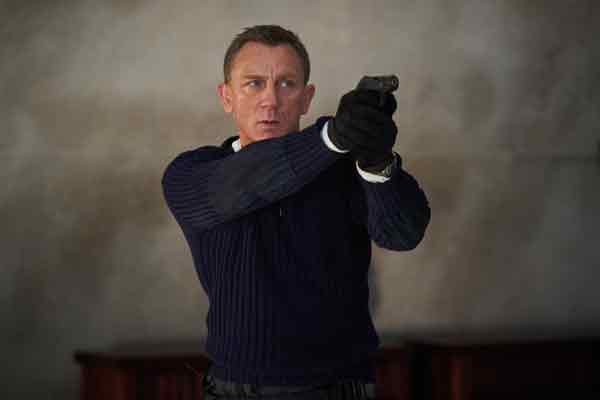 丹尼尔克力主演的《007：生死交战》，大马上映日期改为11月25日。
