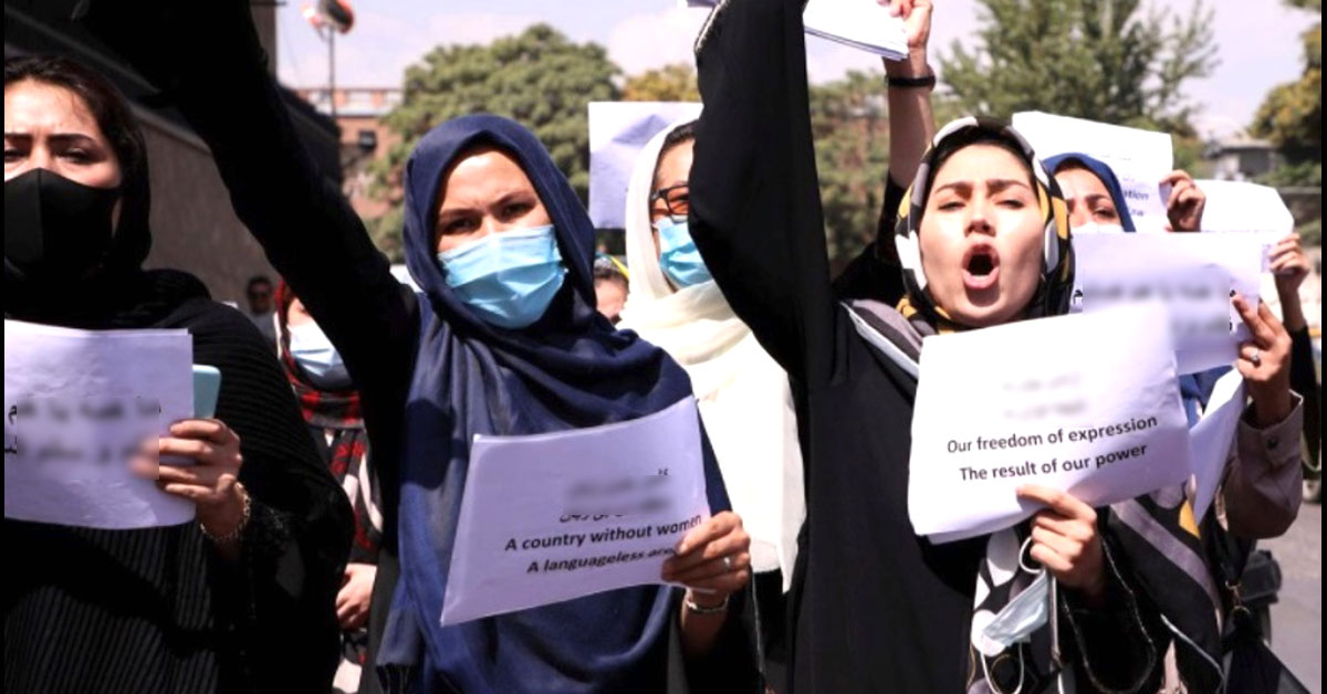 本月初，部分阿富汗女权分子在喀布尔总统府前抗议，促塔利班维持她们的成就和教育权力。
