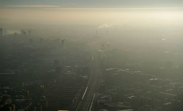 世卫22日公布新一份《空气质量指南》（Air Quality Guidelines），希望鼓励各国使用洁净能源，减少民众死于空气污染相关疾病的机会。
