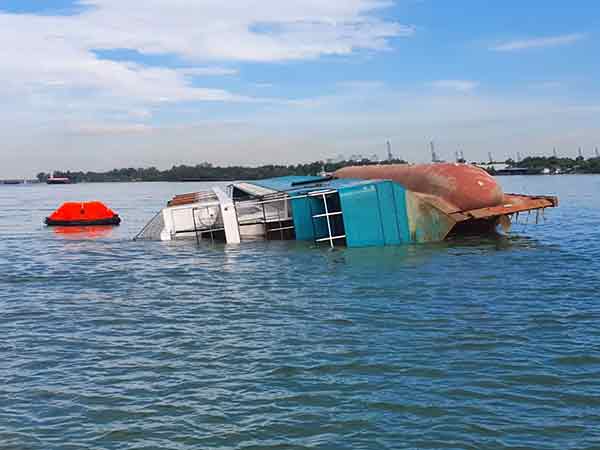 印尼“海洋宁静号”船艇周三（22日）在雪州巴生港口附近沉没。