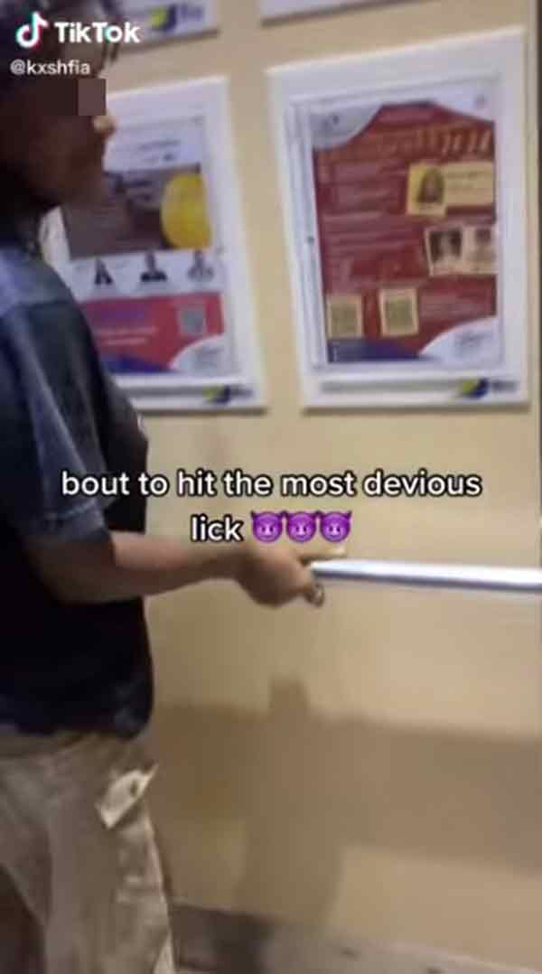  少女为了参加“Devious Licks”挑战，在电梯内进行挑战时拍下视频。（取自面子书）