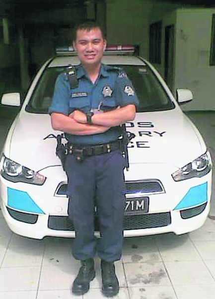 谢侒成在新加坡当了多年辅警，这回是一心回国当农夫。