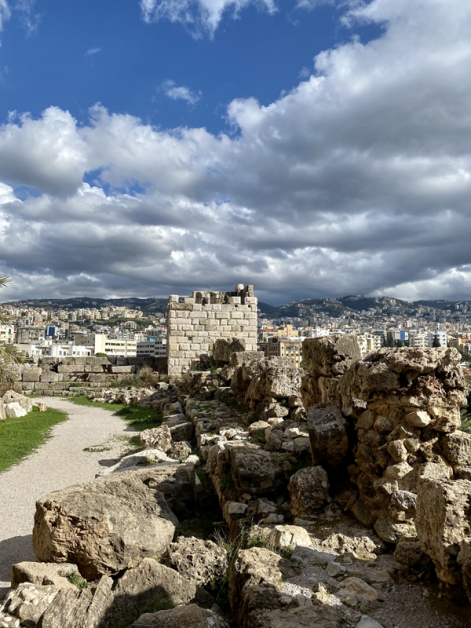 处在地中海东边的Byblos，与洛阳、耶路撒冷、雅典、大马士革等齐名，列为世界十大古老城市。只是Byblos古城区历经无数次战乱与地震的破坏，变成了名副其实的“骨迹”。
