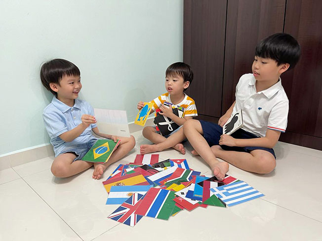 陈宏轩和两个哥哥在家时，常常一起玩记忆力游戏，互相考验对方。（受访者提供）