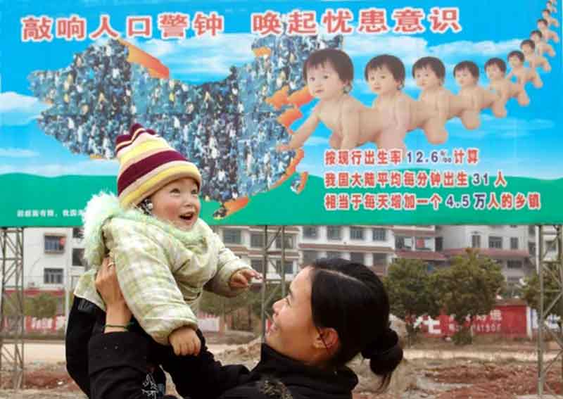 过去，中国部分农民出于养儿防老考虑，多倾向于生养男孩，造成了农村的性别比失衡。