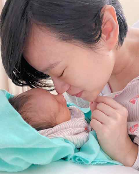 陈丽亭于9日生下宝宝。
