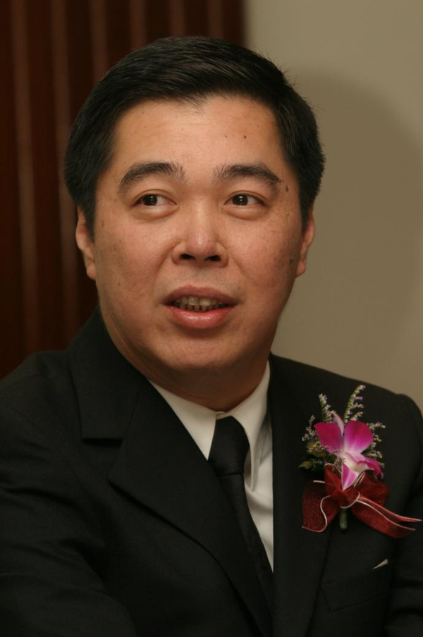 Ewein执行主席拿督尤瑞庆。