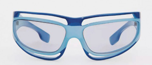 Burberry春夏Eliot湛蓝色太阳眼镜。