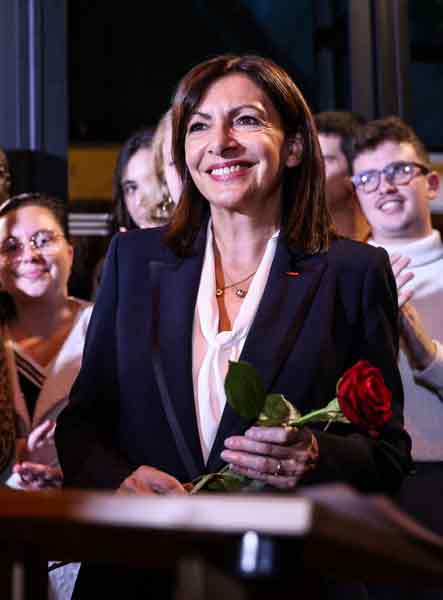 左派社會黨人、巴黎女市長伊達爾戈14日獲提名明年角逐總統寶座。（法新社）