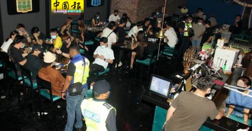 ◤国家复苏计划◢青年男女不守身距 店内喝酒继续“浪” 警察杀到 每人1500