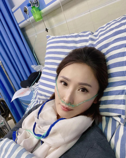 陈贝儿在青藏高原因高山反应而入院。