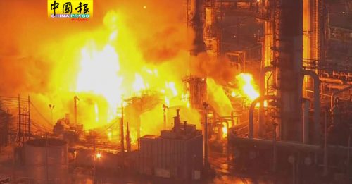 尼国非法炼油厂大火  至少25死