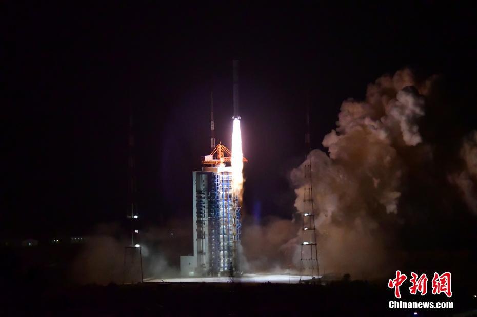 中国周四傍晚6时51分，在山西太原卫星发射中心采用长征二号丁运载火箭，成功发射首颗太阳探测科学技术试验卫星“羲和号”。 （中新网）