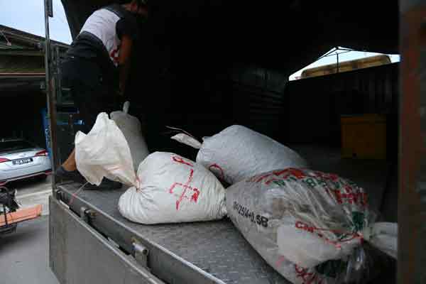 十八丁出产的蚶外销至雪州及马六甲，目前销量没有变动。