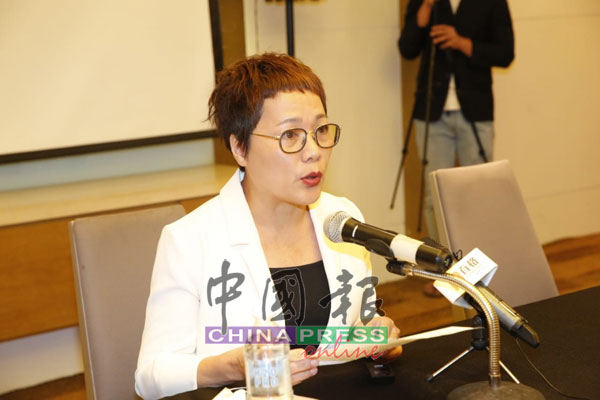 三度90度鞠躬两次道歉 范盈裸退社团和企业职