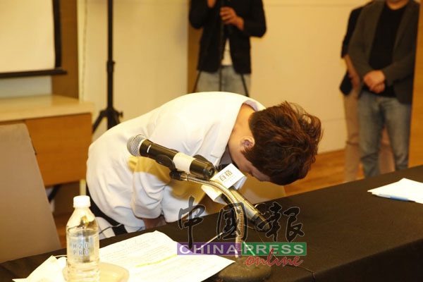 三度90度鞠躬两次道歉 范盈裸退社团和企业职