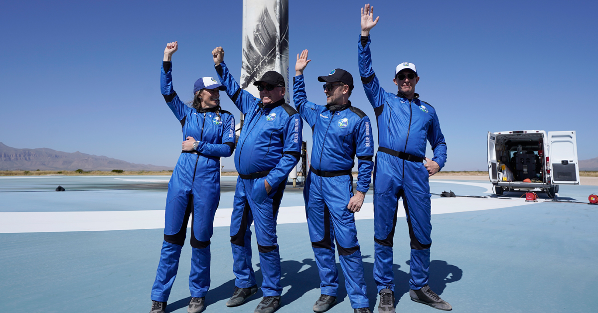 （左起）鮑爾斯、夏特納、博水森和弗裏斯於10月13日到太空一遊。（美聯社）