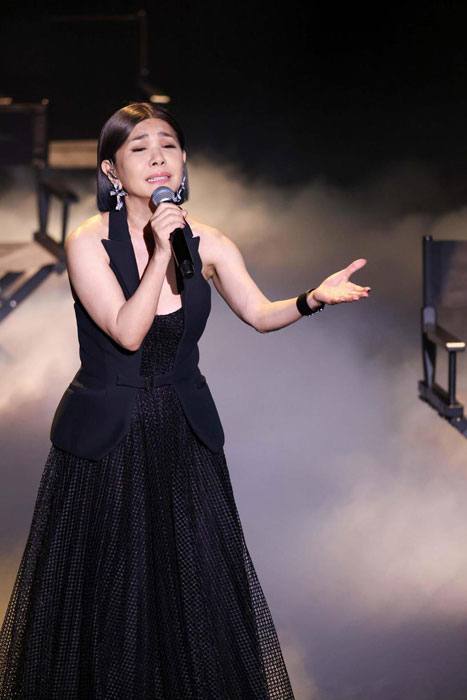 张清芳献唱经典电影《最爱》同名主题曲。