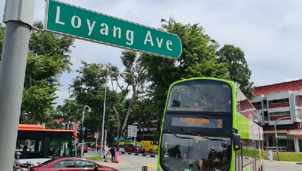 巴士车长在罗央道驾驶2号巴士路线时，遭两名阿叔袭击。
