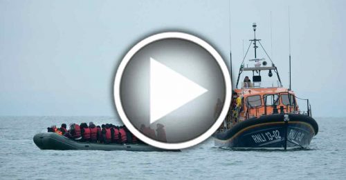 移民船英吉利海峡沉没 27人命丧海中
