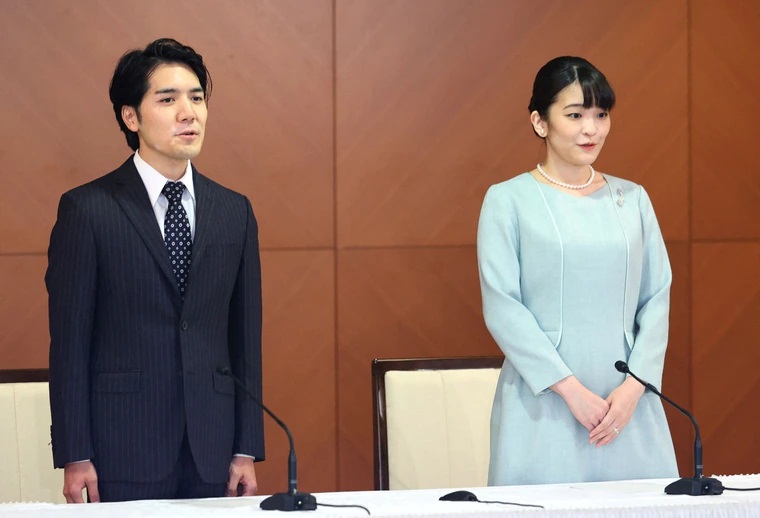 真子与小室圭10月26日登记结婚后举行记者会。（法新社）