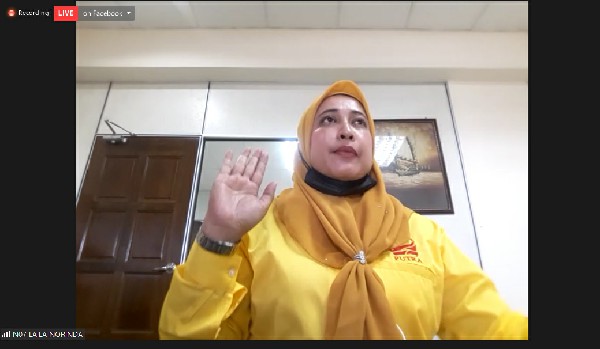 5名候选人中唯一的女性莱拉诺琳达,宣誓成为牙力候选人。