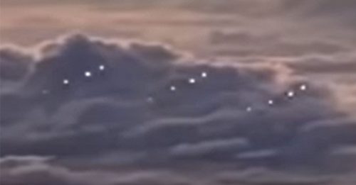 12神秘光点闪耀白光 南海惊现UFO编队？