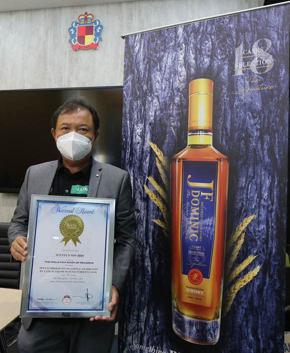 信源酒厂旗下产品2021年夺下13个奖项，创下“酒类制造商在一年内获得国际奖项数量最多”记录。